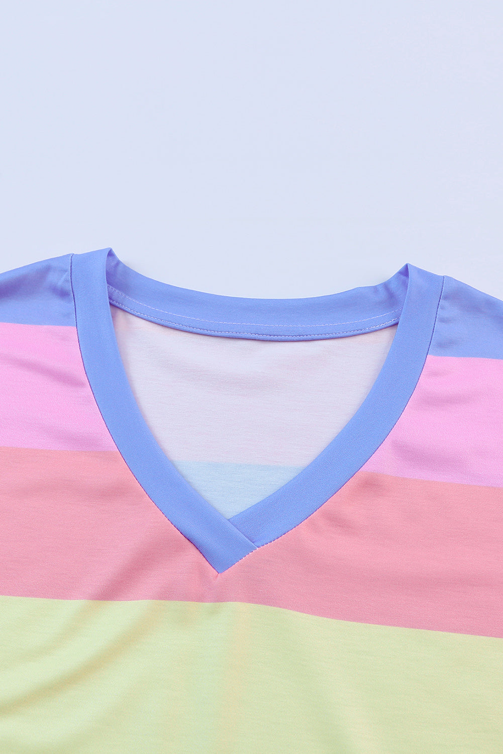 Robe mi-longue t-shirt à col en V et poches latérales rayées multicolore