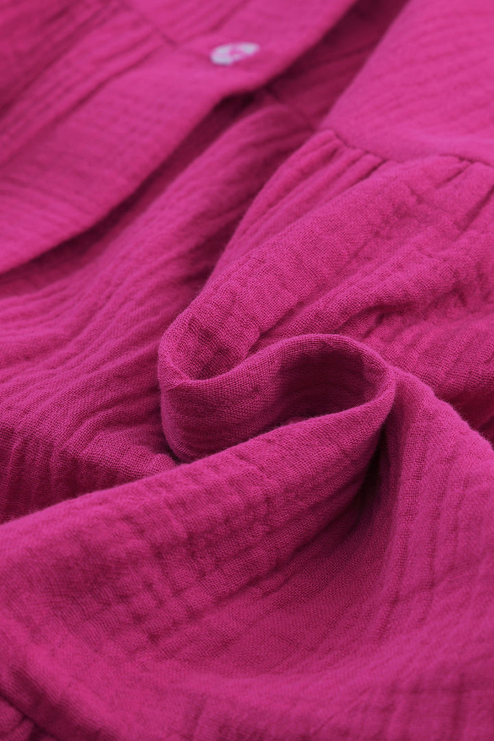 Robe chemise rose froissée à volants et col fendu